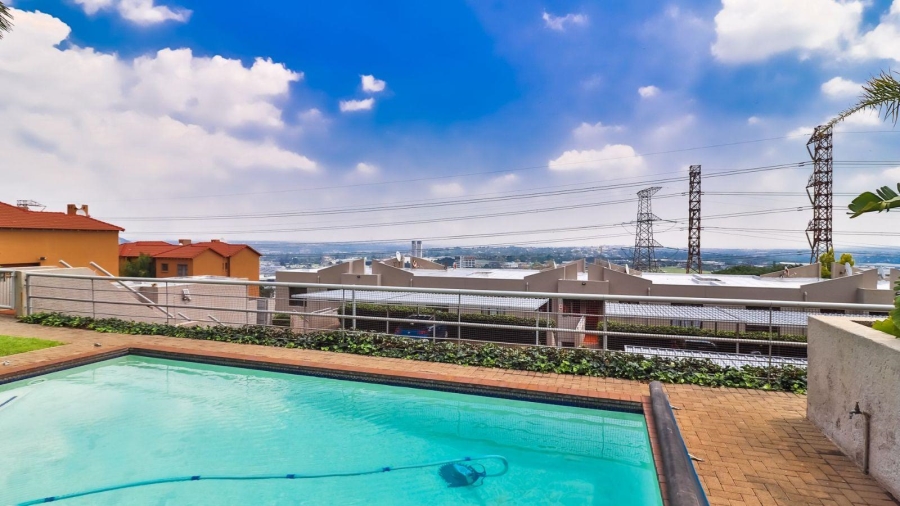 2 Bedroom Property for Sale in Sunnyrock Gauteng