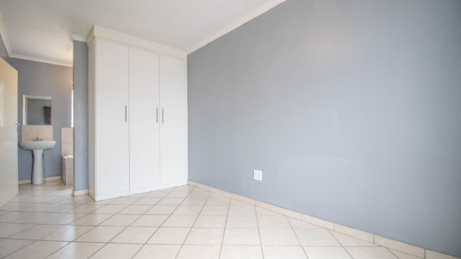 To Let 3 Bedroom Property for Rent in Blue Hills Gauteng