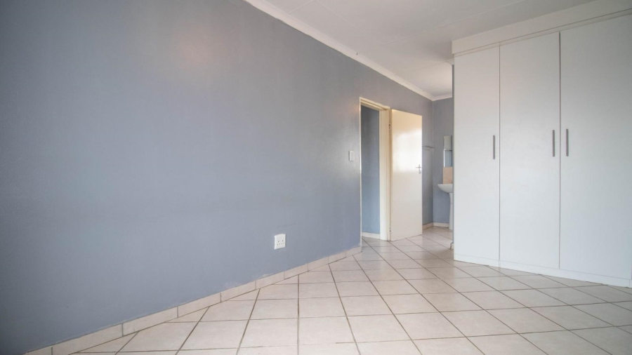 To Let 3 Bedroom Property for Rent in Blue Hills Gauteng