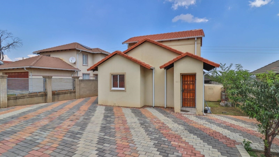 To Let 3 Bedroom Property for Rent in Blue Hills Gauteng