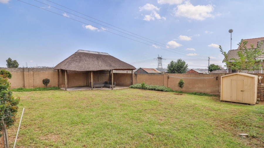 To Let 3 Bedroom Property for Rent in Blue Hills Gauteng