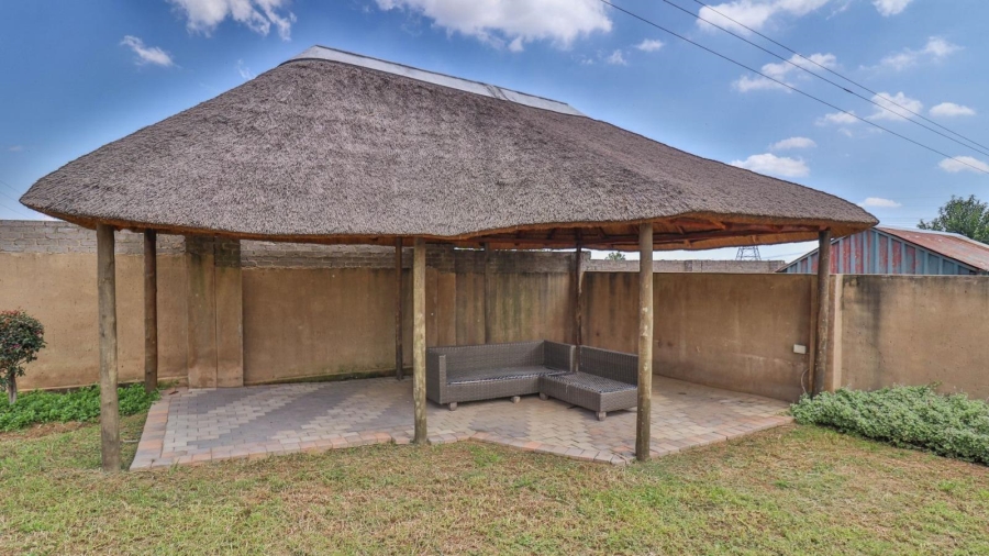 To Let 3 Bedroom Property for Rent in Blue Hills Gauteng