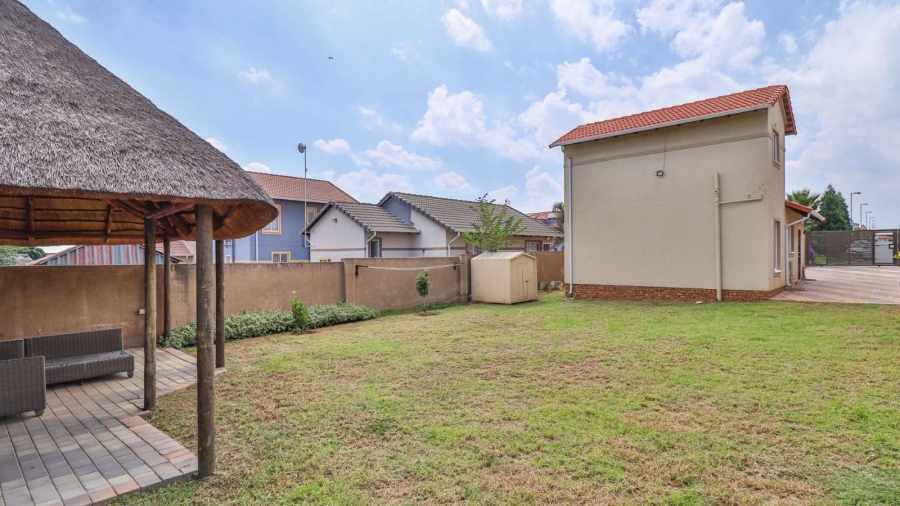 To Let 3 Bedroom Property for Rent in Blue Hills Gauteng