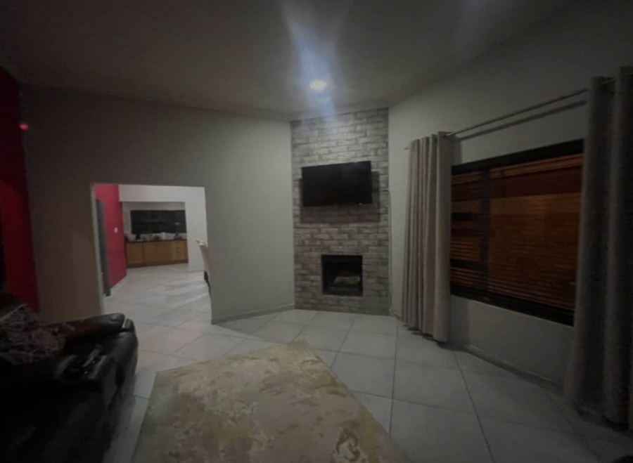 To Let 4 Bedroom Property for Rent in Ravenswood Gauteng