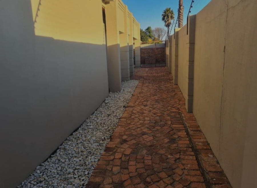 To Let 4 Bedroom Property for Rent in Ravenswood Gauteng