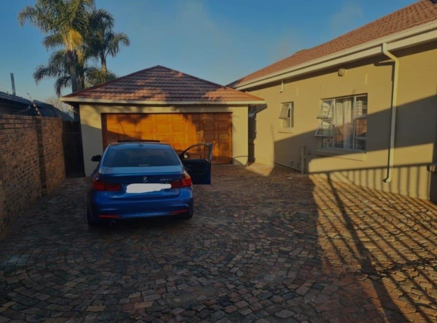 To Let 4 Bedroom Property for Rent in Ravenswood Gauteng