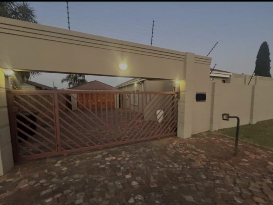 To Let 4 Bedroom Property for Rent in Ravenswood Gauteng
