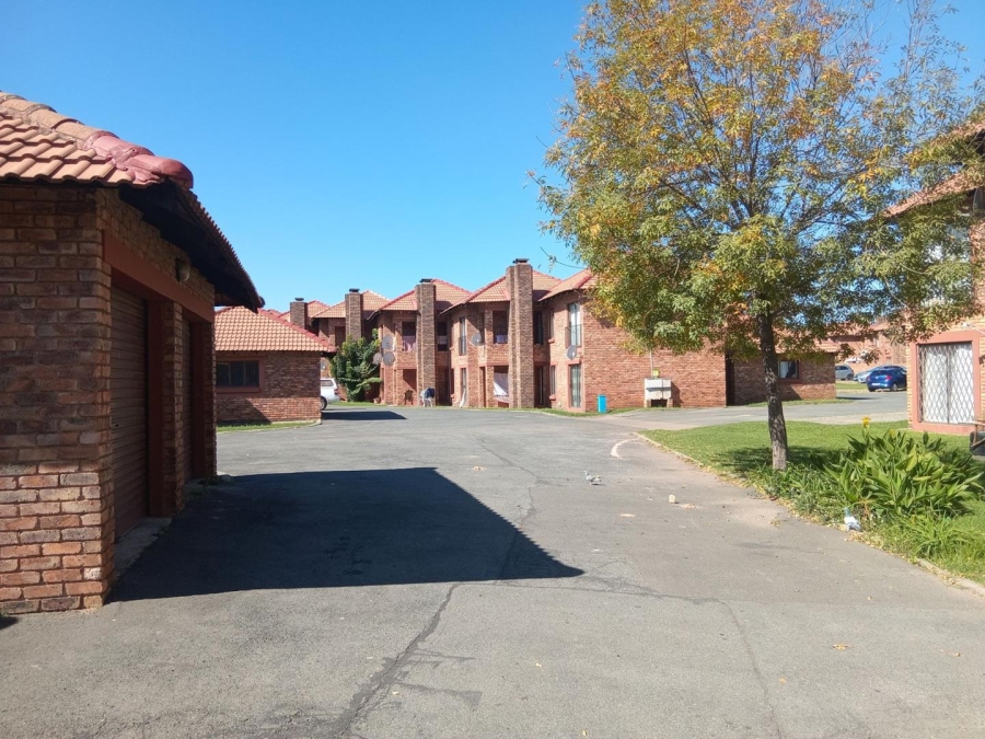 2 Bedroom Property for Sale in Edleen Gauteng