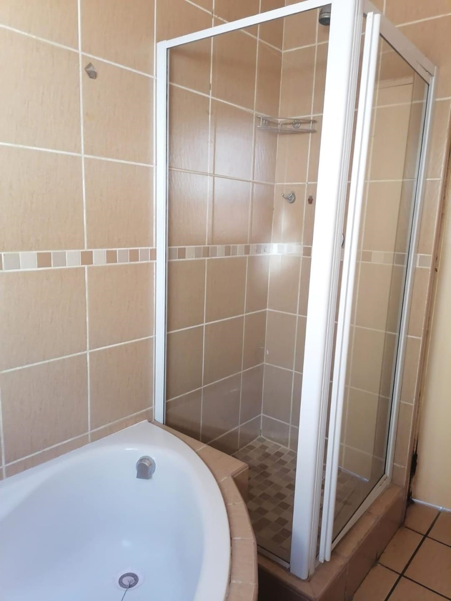 3 Bedroom Property for Sale in Glen Marais Gauteng