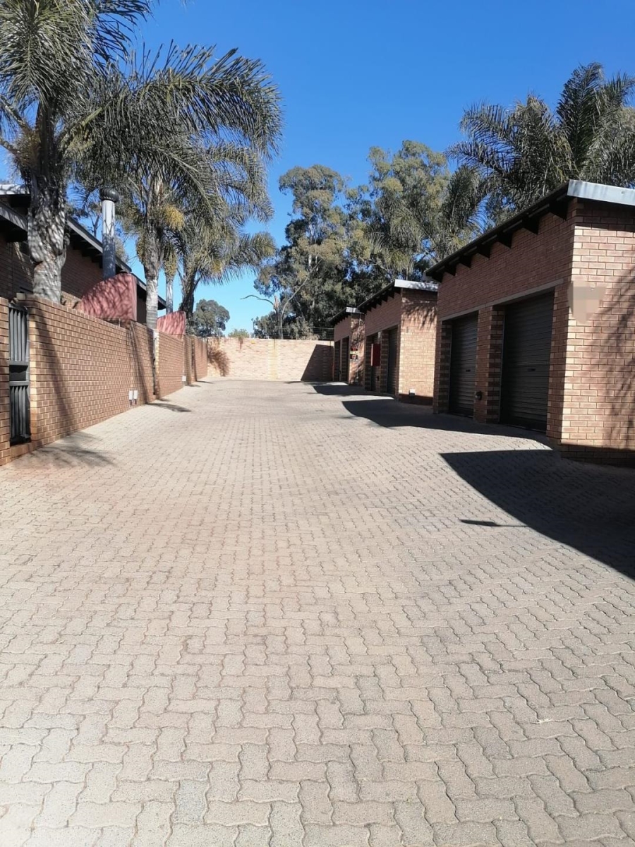 3 Bedroom Property for Sale in Glen Marais Gauteng