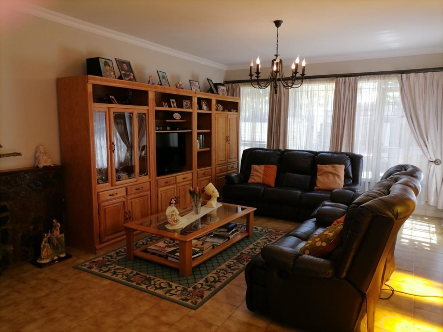 4 Bedroom Property for Sale in Hurlyvale Gauteng
