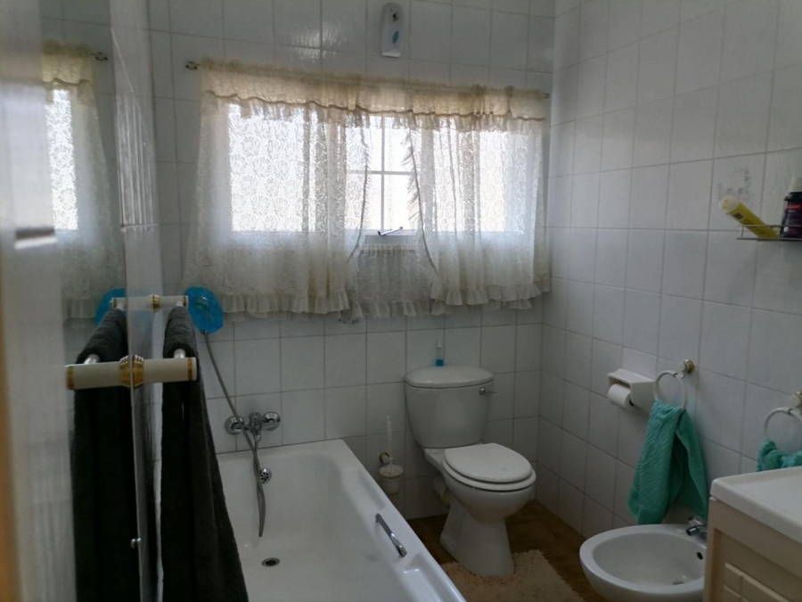 4 Bedroom Property for Sale in Hurlyvale Gauteng