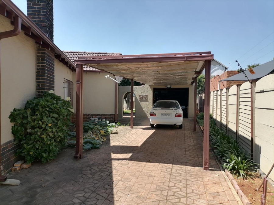 4 Bedroom Property for Sale in Hurlyvale Gauteng