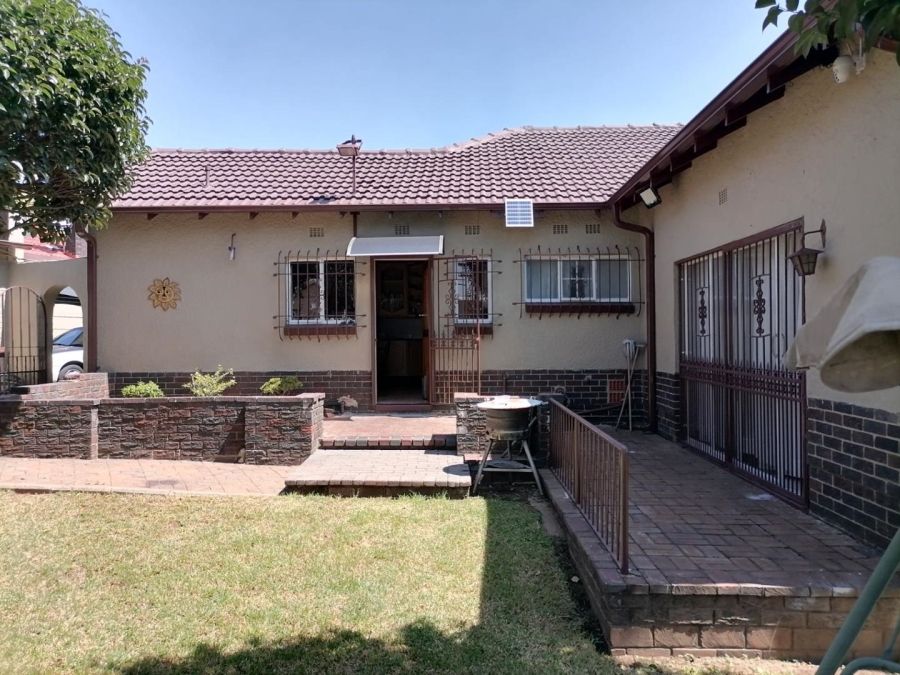 4 Bedroom Property for Sale in Hurlyvale Gauteng