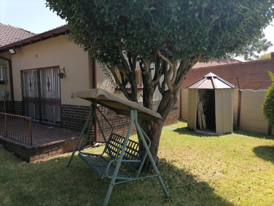 4 Bedroom Property for Sale in Hurlyvale Gauteng