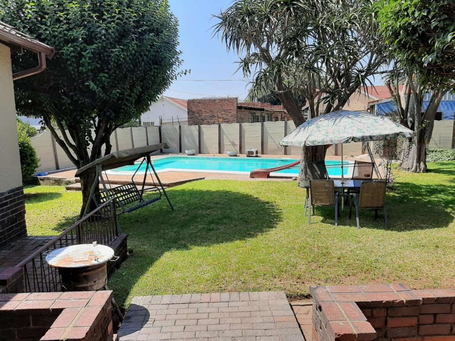 4 Bedroom Property for Sale in Hurlyvale Gauteng
