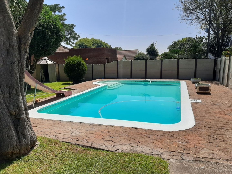 4 Bedroom Property for Sale in Hurlyvale Gauteng