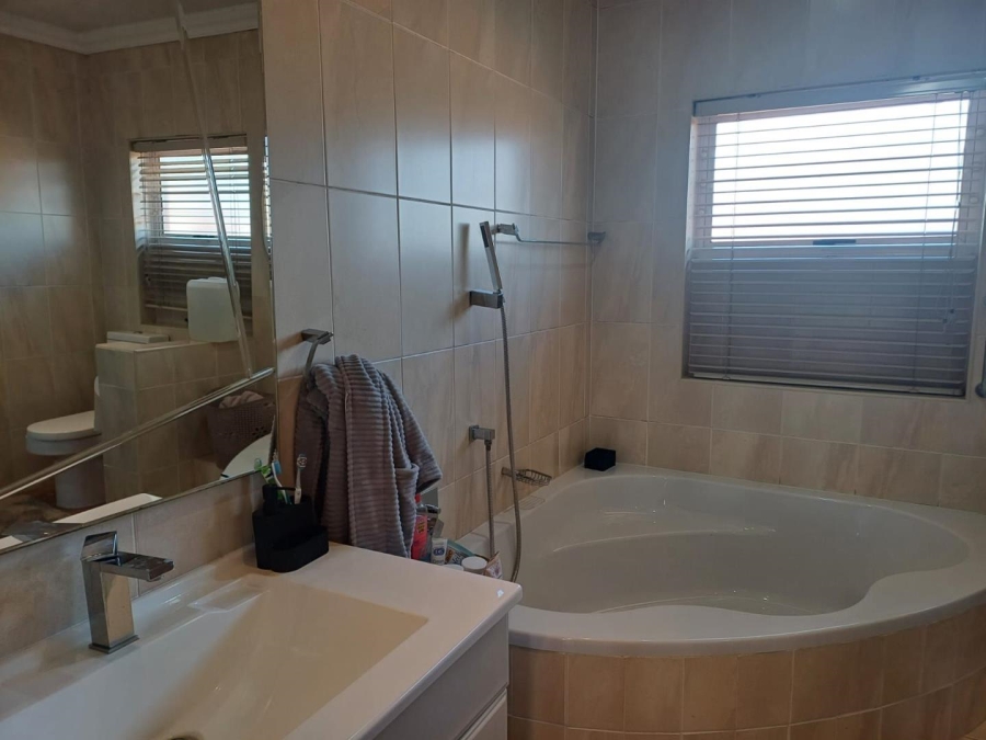 4 Bedroom Property for Sale in Highway Gardens Gauteng