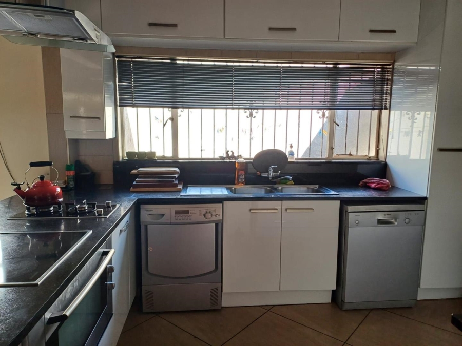 3 Bedroom Property for Sale in Buurendal Gauteng