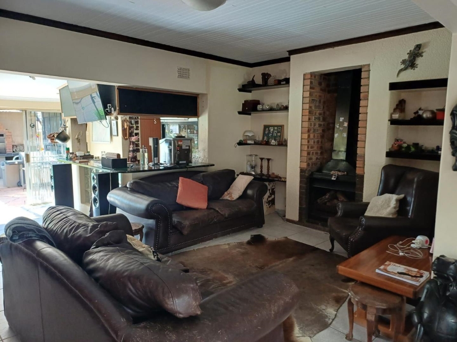 3 Bedroom Property for Sale in Buurendal Gauteng