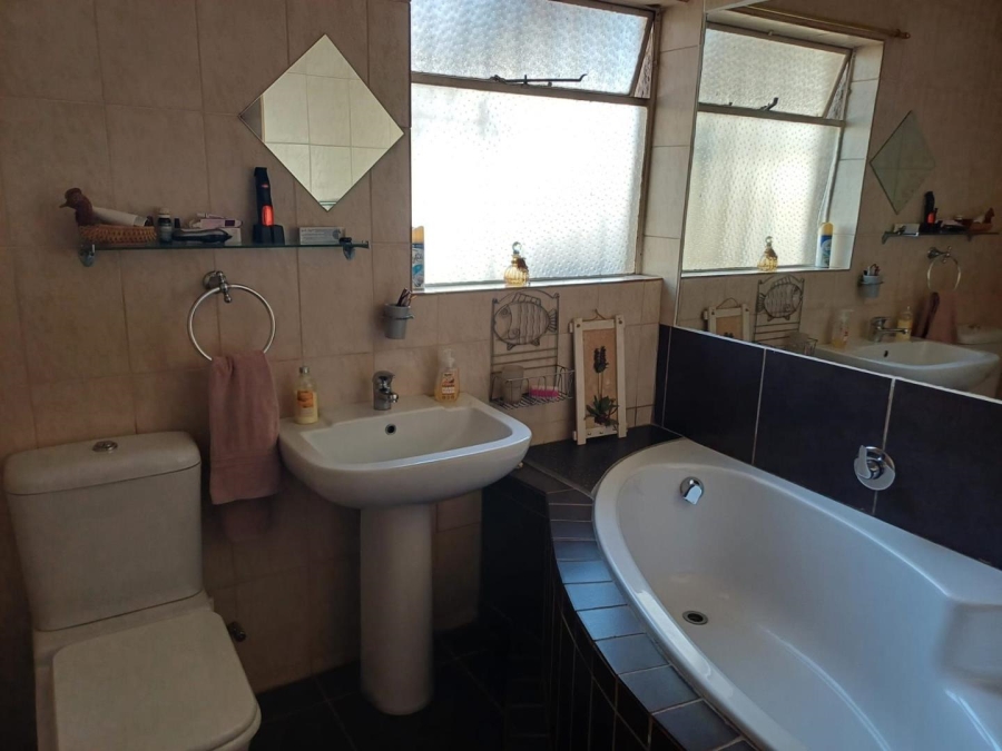 3 Bedroom Property for Sale in Buurendal Gauteng