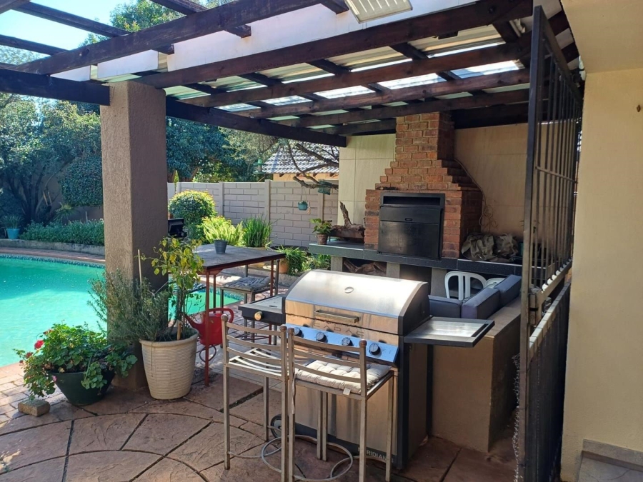 3 Bedroom Property for Sale in Buurendal Gauteng