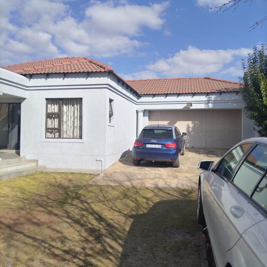 3 Bedroom Property for Sale in Roodepoort Gauteng
