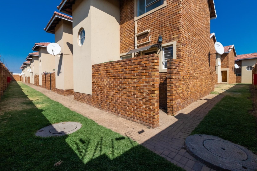 2 Bedroom Property for Sale in Edleen Gauteng