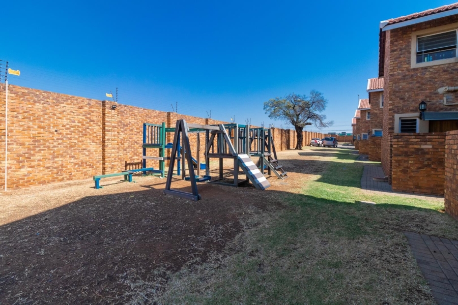 2 Bedroom Property for Sale in Edleen Gauteng