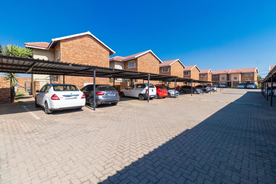 2 Bedroom Property for Sale in Edleen Gauteng