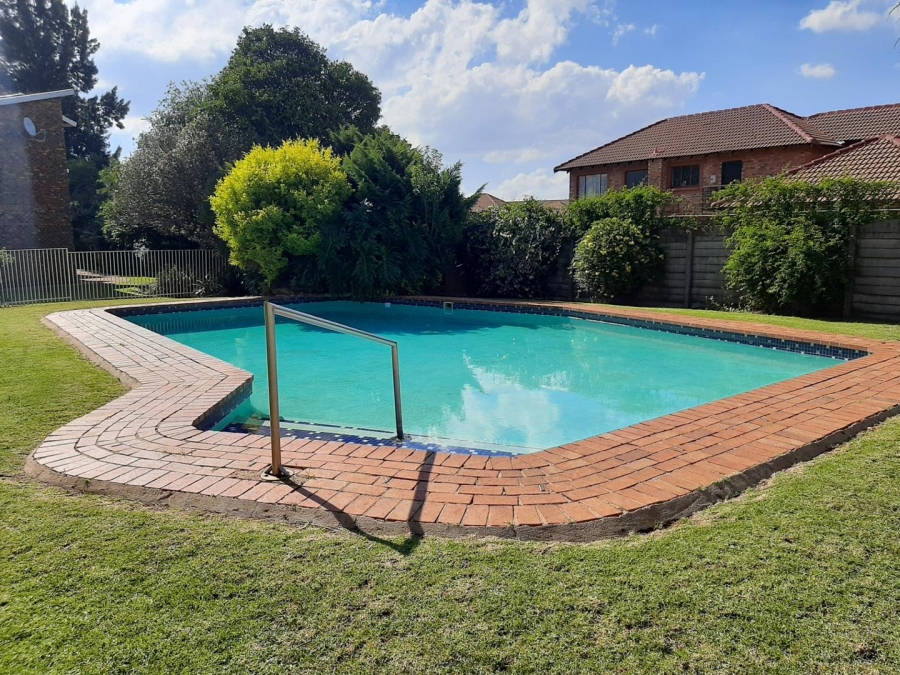 2 Bedroom Property for Sale in Edleen Gauteng