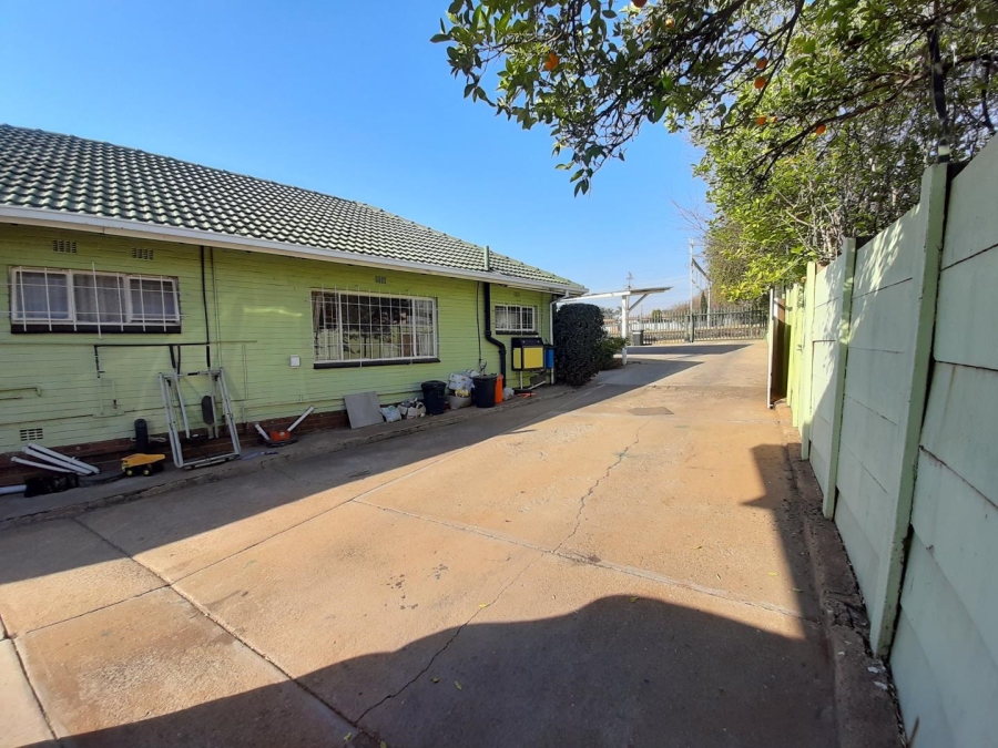 5 Bedroom Property for Sale in Edleen Gauteng