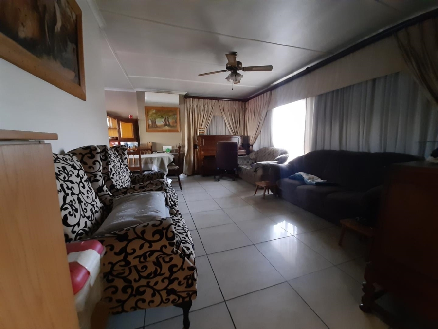5 Bedroom Property for Sale in Edleen Gauteng