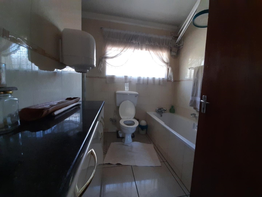 5 Bedroom Property for Sale in Edleen Gauteng