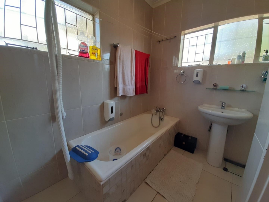 5 Bedroom Property for Sale in Edleen Gauteng