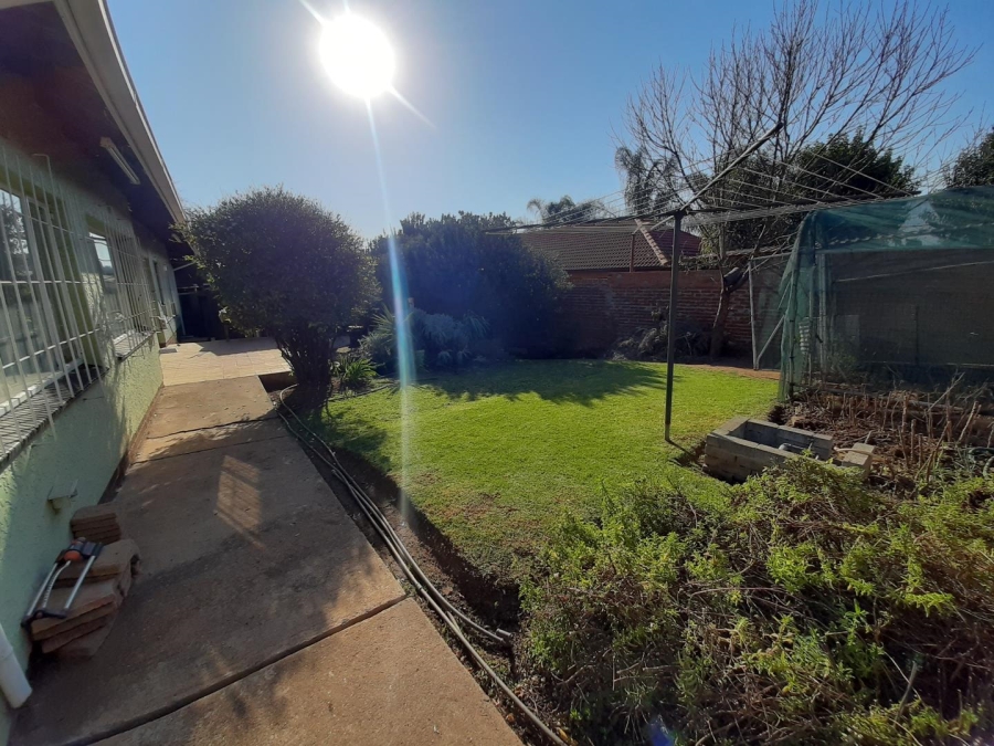 5 Bedroom Property for Sale in Edleen Gauteng