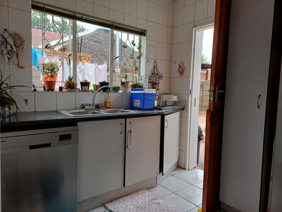 4 Bedroom Property for Sale in Edleen Gauteng