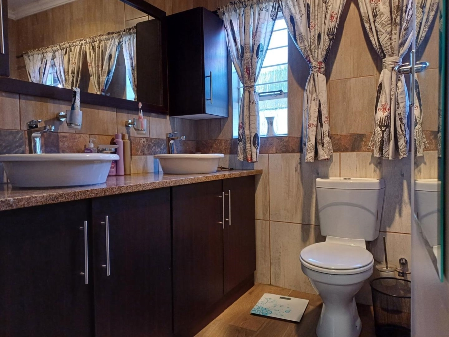 4 Bedroom Property for Sale in Edleen Gauteng