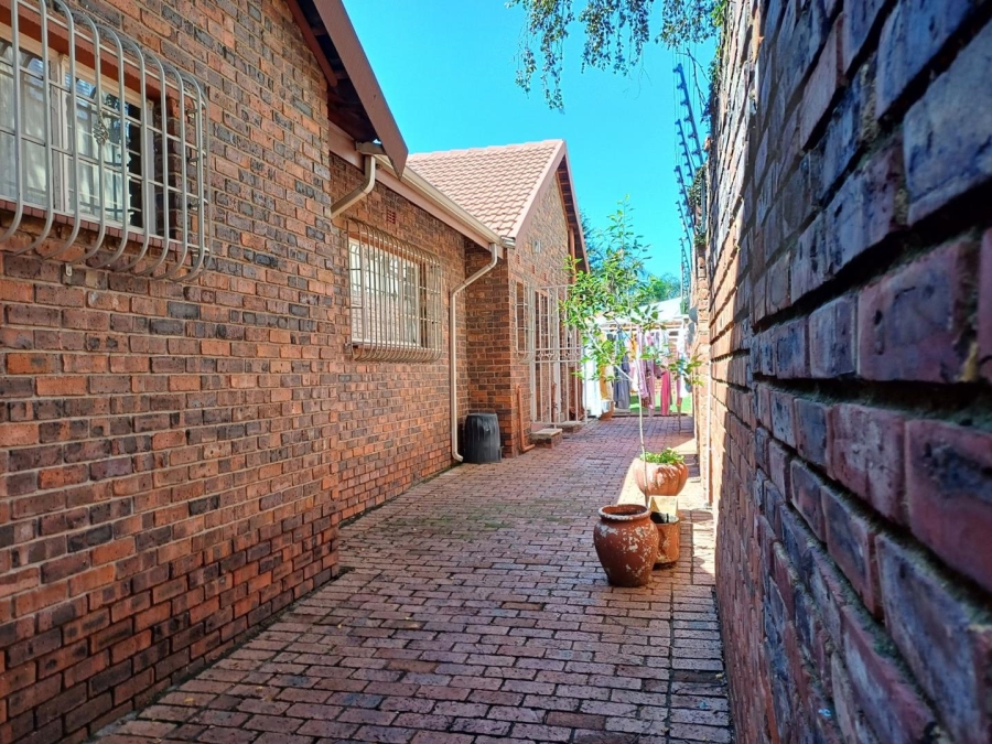 4 Bedroom Property for Sale in Edleen Gauteng