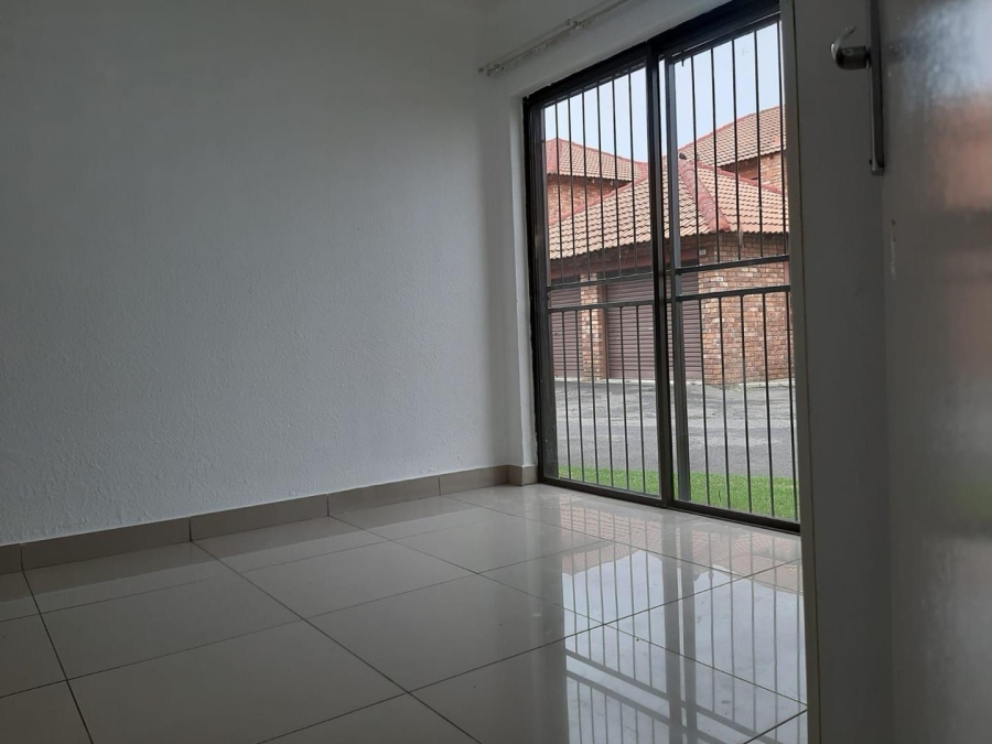 2 Bedroom Property for Sale in Edleen Gauteng
