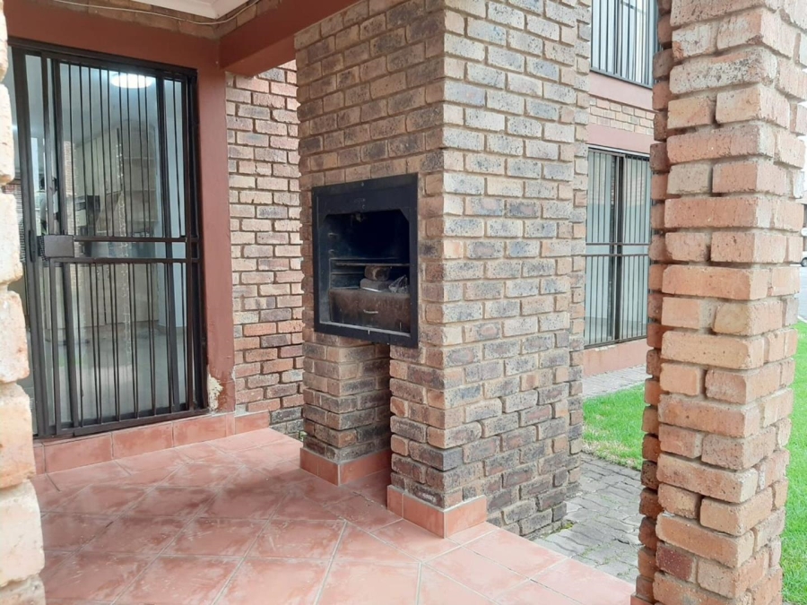 2 Bedroom Property for Sale in Edleen Gauteng