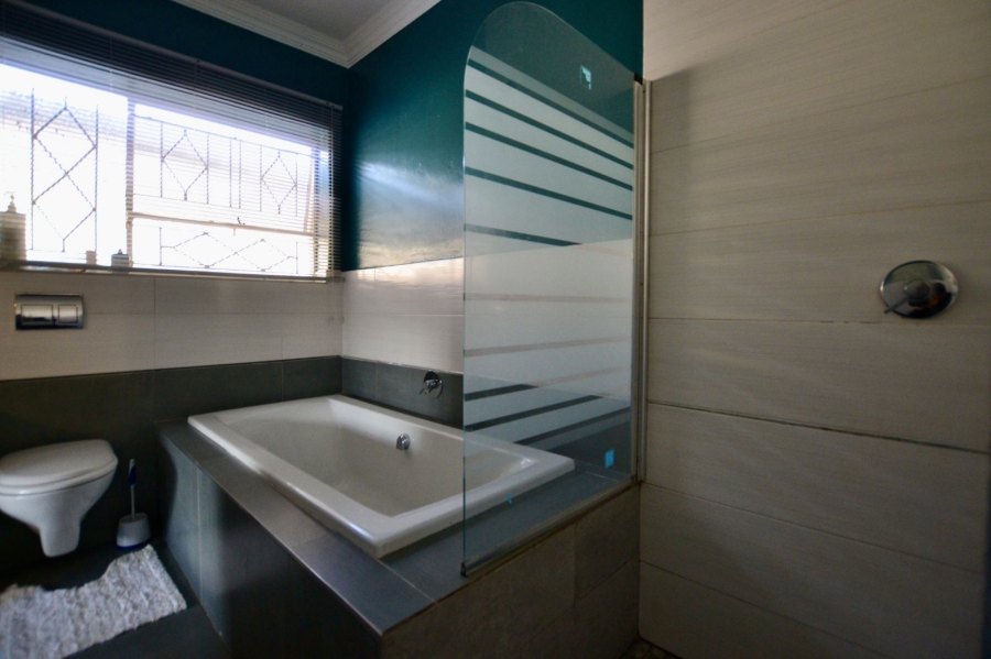 4 Bedroom Property for Sale in Malvern East Gauteng