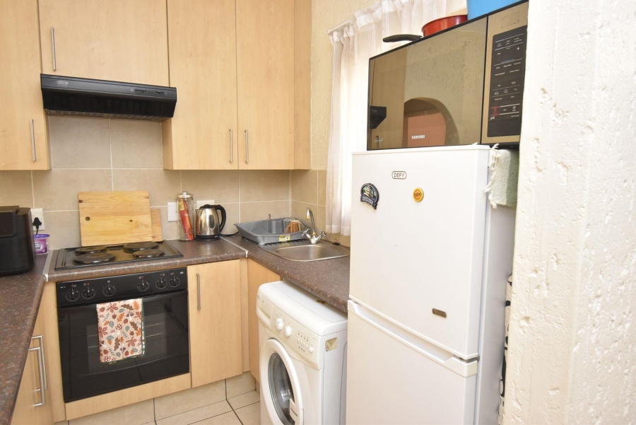 To Let 1 Bedroom Property for Rent in Pineslopes Gauteng