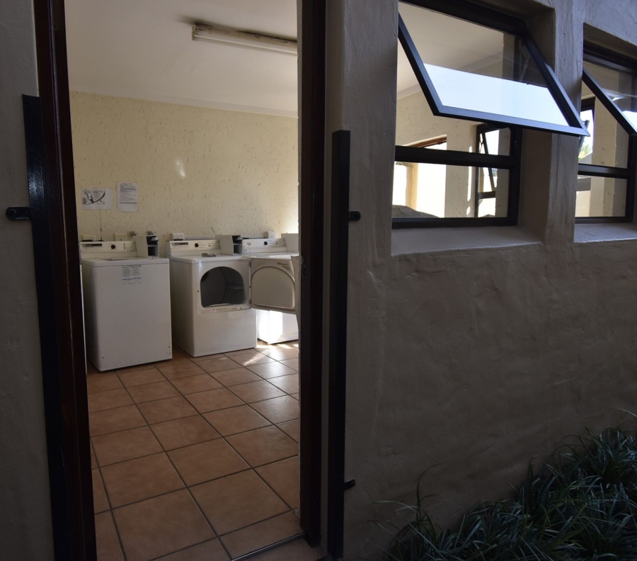 To Let 1 Bedroom Property for Rent in Pineslopes Gauteng