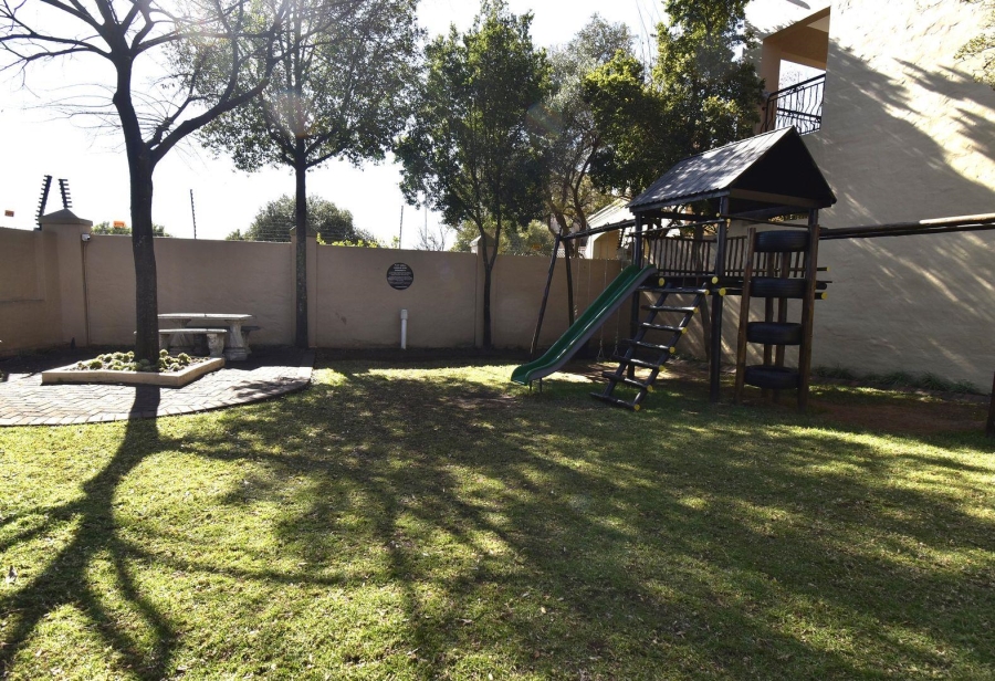 To Let 1 Bedroom Property for Rent in Pineslopes Gauteng