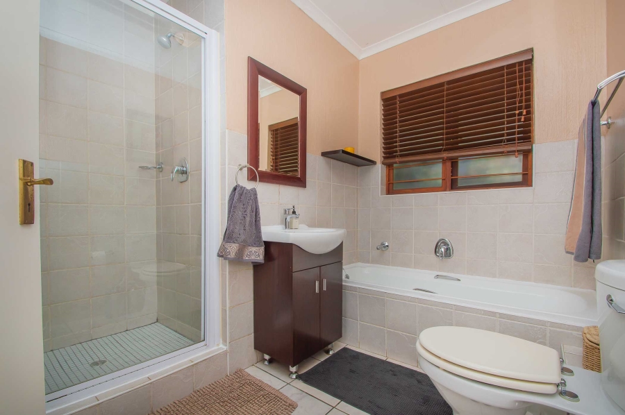 4 Bedroom Property for Sale in North Riding Gauteng