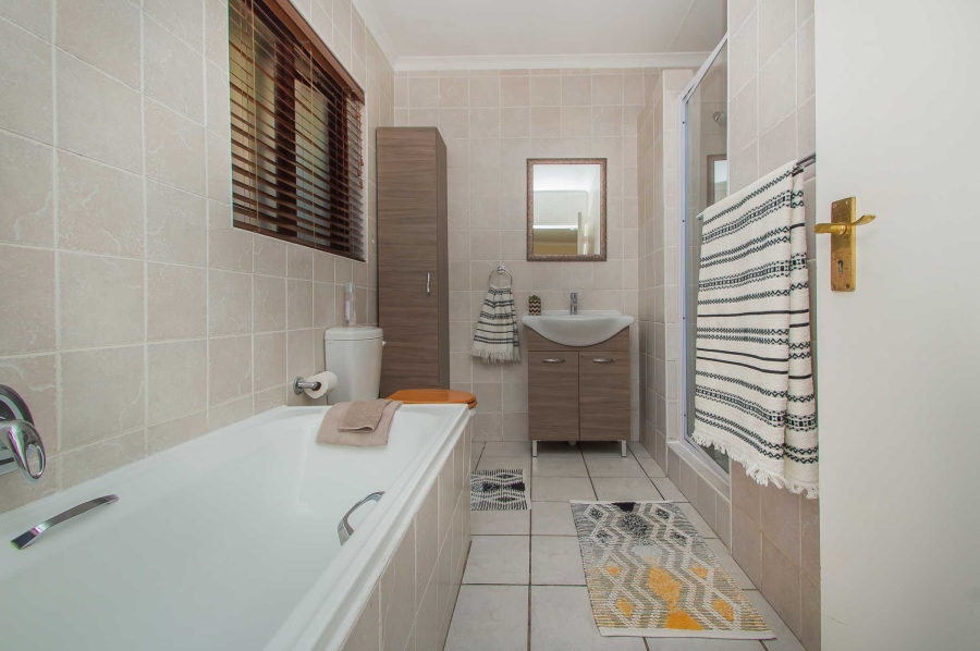 4 Bedroom Property for Sale in North Riding Gauteng