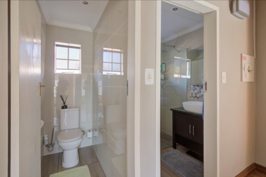 3 Bedroom Property for Sale in Garsfontein Gauteng
