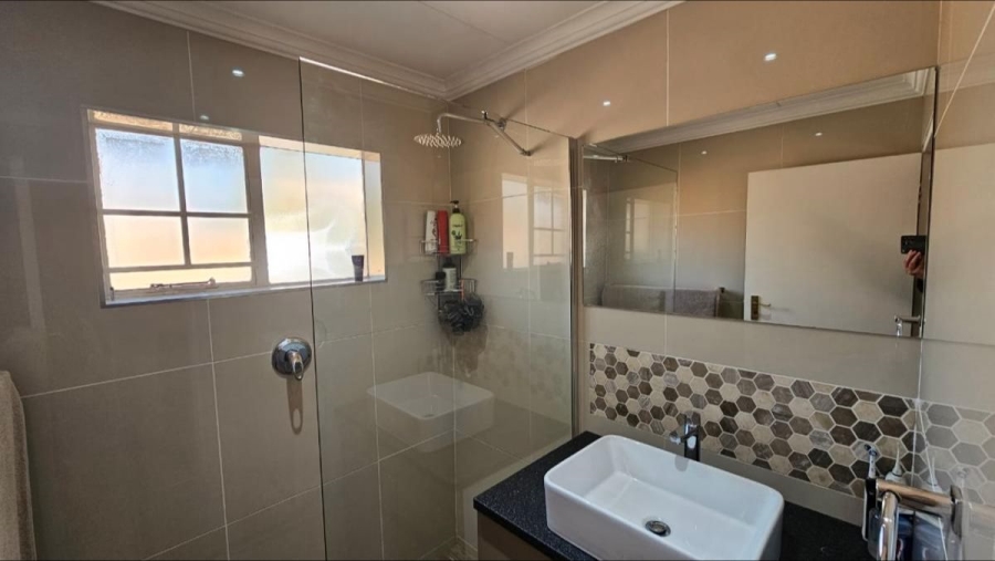 3 Bedroom Property for Sale in Garsfontein Gauteng