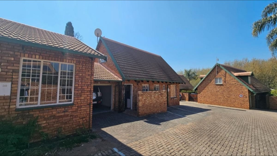 3 Bedroom Property for Sale in Garsfontein Gauteng